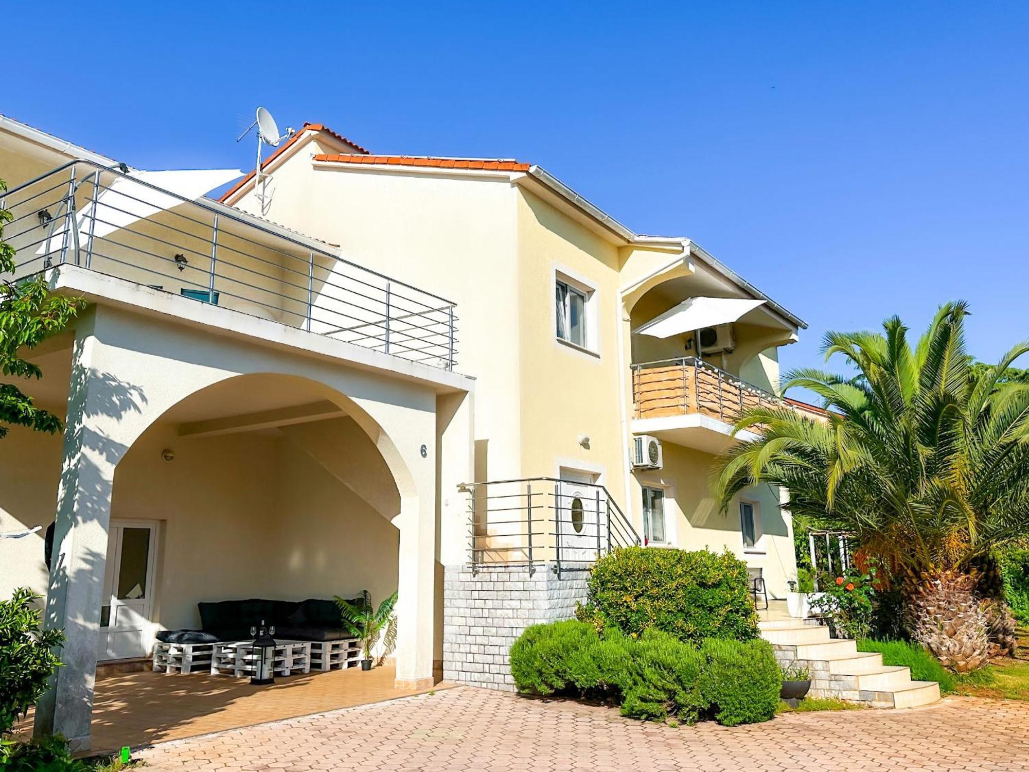 Sunside Apartments Пула Екстериор снимка
