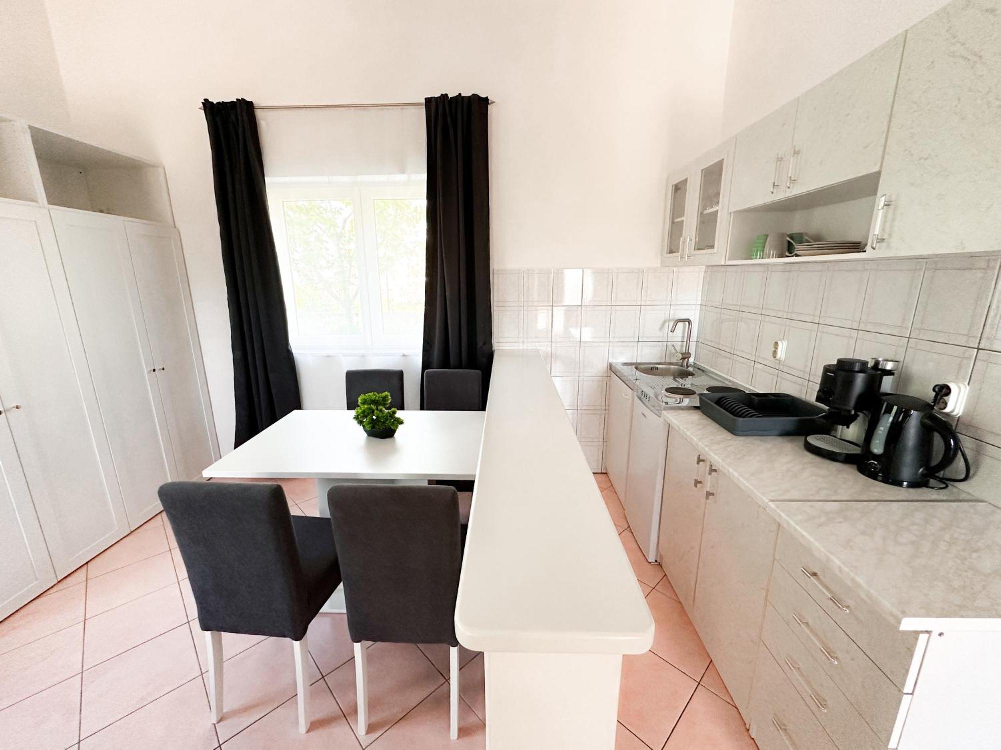 Sunside Apartments Пула Екстериор снимка