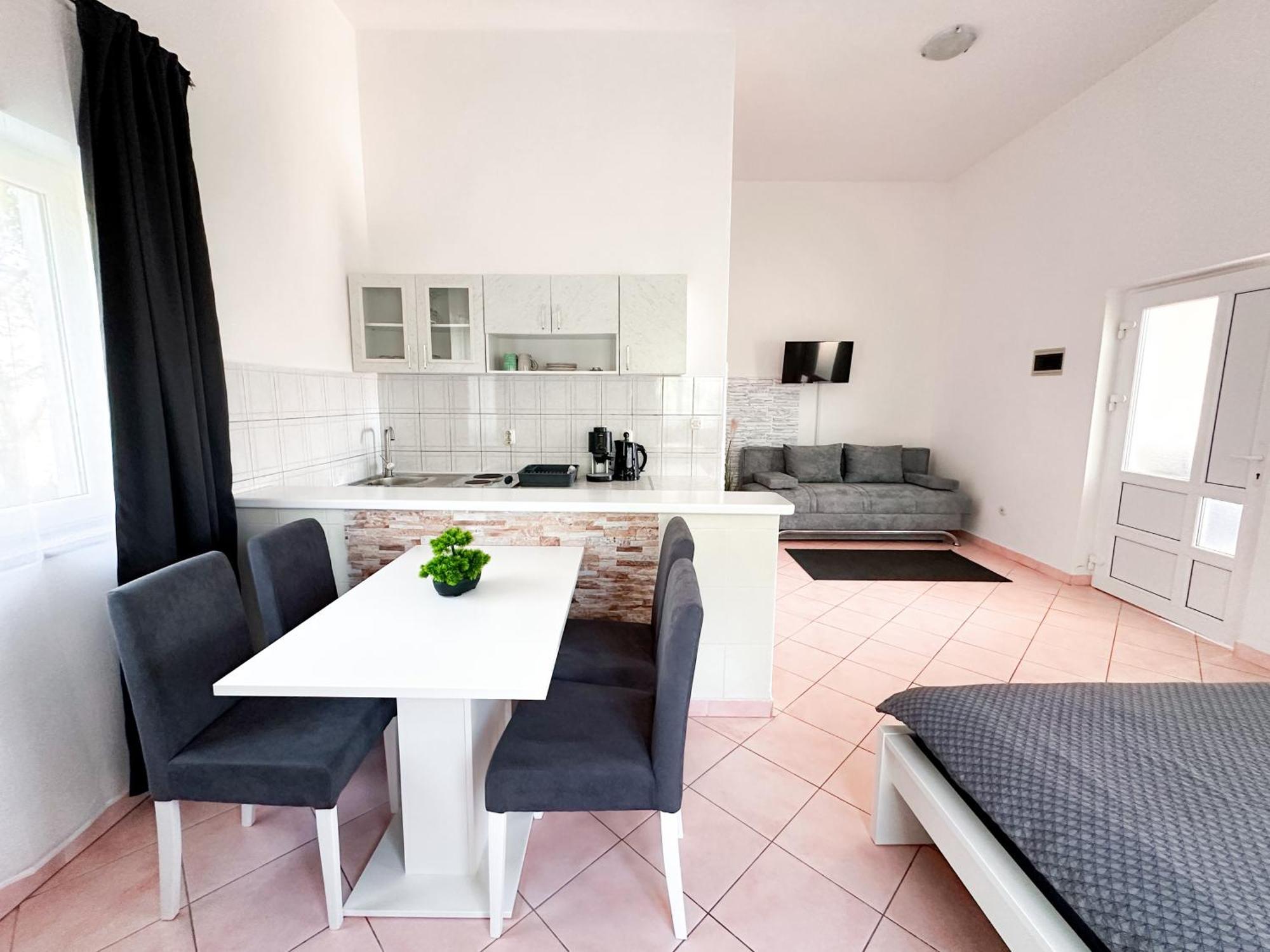 Sunside Apartments Пула Екстериор снимка